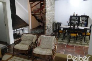 Casa à venda com 367m², 4 dormitórios, 2 suítes, 4 vagas, no bairro Jardim Isabel em Porto Alegre