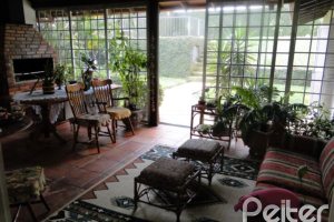 Casa à venda com 367m², 4 dormitórios, 2 suítes, 4 vagas, no bairro Jardim Isabel em Porto Alegre