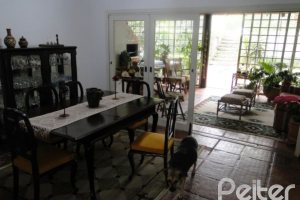 Casa à venda com 367m², 4 dormitórios, 2 suítes, 4 vagas, no bairro Jardim Isabel em Porto Alegre