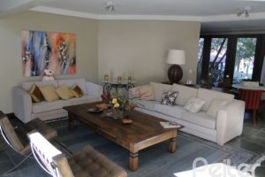 Casa em Condomínio à venda com 1350m², 7 dormitórios, 5 suítes, 4 vagas, no bairro Cavalhada em PORTO ALEGRE