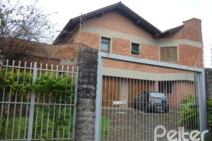 Casa à venda com 580m², 4 dormitórios, 4 suítes, 2 vagas, no bairro Jardim Isabel em Porto Alegre