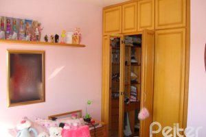 Casa à venda com 520m², 4 dormitórios, 1 suíte, 3 vagas, no bairro Tristeza em Porto Alegre