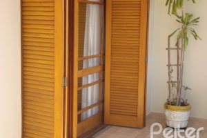 Casa à venda com 520m², 4 dormitórios, 1 suíte, 3 vagas, no bairro Tristeza em Porto Alegre