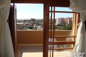 Casa à venda com 520m², 4 dormitórios, 1 suíte, 3 vagas, no bairro Tristeza em Porto Alegre