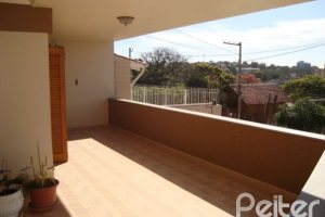 Casa à venda com 520m², 4 dormitórios, 1 suíte, 3 vagas, no bairro Tristeza em Porto Alegre