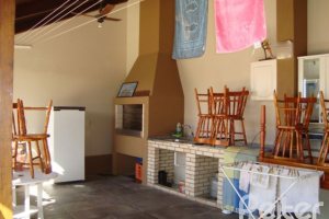 Casa à venda com 520m², 4 dormitórios, 1 suíte, 3 vagas, no bairro Tristeza em Porto Alegre