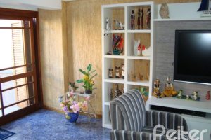 Casa à venda com 520m², 4 dormitórios, 1 suíte, 3 vagas, no bairro Tristeza em Porto Alegre