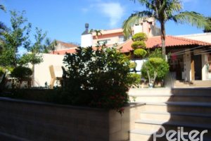 Casa à venda com 520m², 4 dormitórios, 1 suíte, 3 vagas, no bairro Tristeza em Porto Alegre