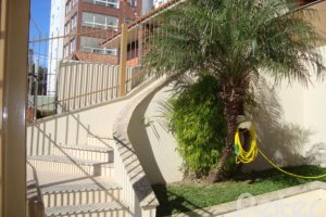 Casa à venda com 520m², 4 dormitórios, 1 suíte, 3 vagas, no bairro Tristeza em Porto Alegre