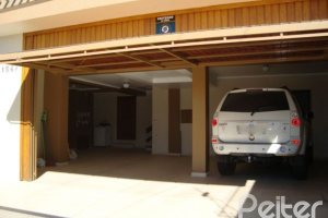 Casa à venda com 520m², 4 dormitórios, 1 suíte, 3 vagas, no bairro Tristeza em Porto Alegre