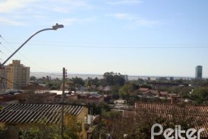 Casa à venda com 520m², 4 dormitórios, 1 suíte, 3 vagas, no bairro Tristeza em Porto Alegre