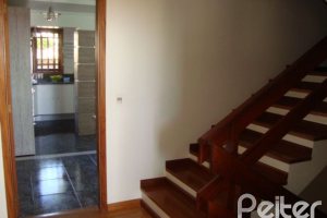 Casa à venda com 520m², 4 dormitórios, 1 suíte, 3 vagas, no bairro Tristeza em Porto Alegre