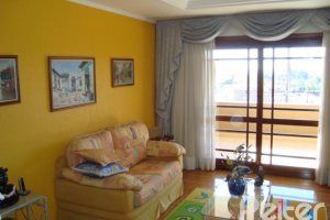 Casa à venda com 520m², 4 dormitórios, 1 suíte, 3 vagas, no bairro Tristeza em Porto Alegre