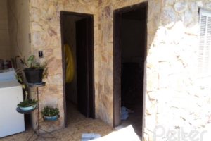 Casa à venda com 345m², 3 dormitórios, 1 suíte, 3 vagas, no bairro Guarujá em Porto Alegre