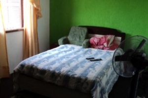 Casa à venda com 345m², 3 dormitórios, 1 suíte, 3 vagas, no bairro Guarujá em Porto Alegre