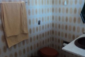 Casa à venda com 345m², 3 dormitórios, 1 suíte, 3 vagas, no bairro Guarujá em Porto Alegre