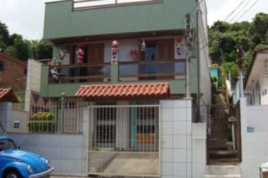 Casa à venda com 280m², 3 dormitórios, 1 suíte, 2 vagas, no bairro Tristeza em Porto Alegre