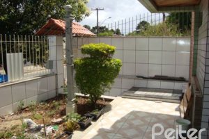 Casa à venda com 280m², 3 dormitórios, 1 suíte, 2 vagas, no bairro Tristeza em Porto Alegre