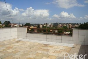 Casa à venda com 280m², 3 dormitórios, 1 suíte, 2 vagas, no bairro Tristeza em Porto Alegre