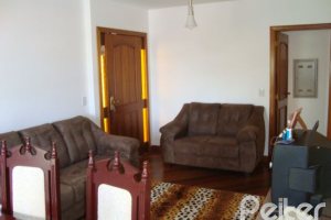 Casa à venda com 280m², 3 dormitórios, 1 suíte, 2 vagas, no bairro Tristeza em Porto Alegre