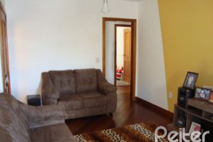 Casa à venda com 280m², 3 dormitórios, 1 suíte, 2 vagas, no bairro Tristeza em Porto Alegre