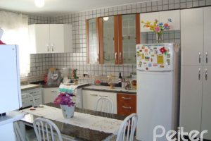 Casa à venda com 280m², 3 dormitórios, 1 suíte, 2 vagas, no bairro Tristeza em Porto Alegre