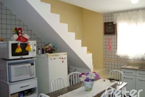 Casa à venda com 280m², 3 dormitórios, 1 suíte, 2 vagas, no bairro Tristeza em Porto Alegre