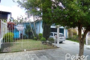 Casa à venda com 181m², 3 dormitórios, 1 suíte, 4 vagas, no bairro Ipanema em Porto Alegre