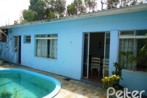 Casa à venda com 181m², 3 dormitórios, 1 suíte, 4 vagas, no bairro Ipanema em Porto Alegre