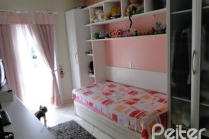 Casa à venda com 219m², 3 dormitórios, 1 suíte, 3 vagas, no bairro Jardim Isabel em Porto Alegre