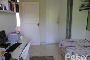 Casa à venda com 219m², 3 dormitórios, 1 suíte, 3 vagas, no bairro Jardim Isabel em Porto Alegre