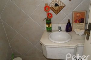 Casa à venda com 219m², 3 dormitórios, 1 suíte, 3 vagas, no bairro Jardim Isabel em Porto Alegre