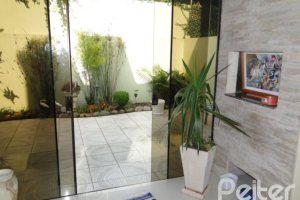 Casa à venda com 219m², 3 dormitórios, 1 suíte, 3 vagas, no bairro Jardim Isabel em Porto Alegre