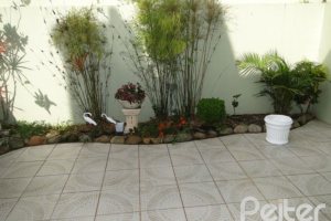 Casa à venda com 219m², 3 dormitórios, 1 suíte, 3 vagas, no bairro Jardim Isabel em Porto Alegre