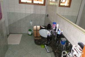 Casa à venda com 386m², 3 dormitórios, 1 suíte, 3 vagas, no bairro Tristeza em Porto Alegre