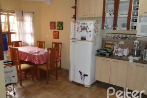 Casa à venda com 386m², 3 dormitórios, 1 suíte, 3 vagas, no bairro Tristeza em Porto Alegre