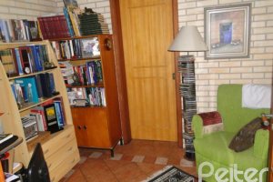 Casa à venda com 386m², 3 dormitórios, 1 suíte, 3 vagas, no bairro Tristeza em Porto Alegre