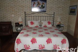 Casa à venda com 386m², 3 dormitórios, 1 suíte, 3 vagas, no bairro Tristeza em Porto Alegre