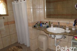 Casa à venda com 386m², 3 dormitórios, 1 suíte, 3 vagas, no bairro Tristeza em Porto Alegre