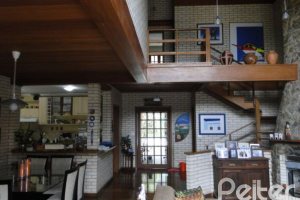 Casa à venda com 386m², 3 dormitórios, 1 suíte, 3 vagas, no bairro Tristeza em Porto Alegre