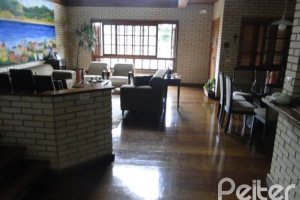 Casa à venda com 386m², 3 dormitórios, 1 suíte, 3 vagas, no bairro Tristeza em Porto Alegre