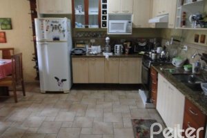 Casa à venda com 386m², 3 dormitórios, 1 suíte, 3 vagas, no bairro Tristeza em Porto Alegre