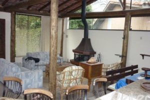 Casa à venda com 300m², 3 dormitórios, 1 suíte, 3 vagas, no bairro Vila Conceição em Porto Alegre