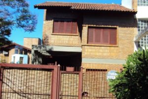 Casa à venda com 300m², 3 dormitórios, 1 suíte, 3 vagas, no bairro Vila Conceição em Porto Alegre