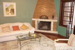 Casa à venda com 300m², 3 dormitórios, 1 suíte, 3 vagas, no bairro Vila Conceição em Porto Alegre