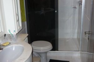 Casa à venda com 300m², 3 dormitórios, 1 suíte, 3 vagas, no bairro Vila Conceição em Porto Alegre