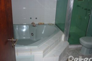 Casa à venda com 300m², 3 dormitórios, 1 suíte, 3 vagas, no bairro Vila Conceição em Porto Alegre