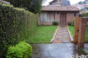 Casa à venda com 300m², 3 dormitórios, 1 suíte, 3 vagas, no bairro Vila Conceição em Porto Alegre