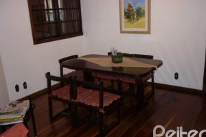 Casa à venda com 300m², 3 dormitórios, 1 suíte, 3 vagas, no bairro Vila Conceição em Porto Alegre