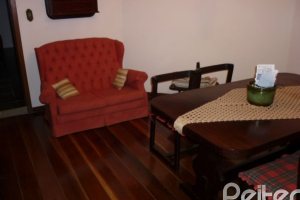 Casa à venda com 300m², 3 dormitórios, 1 suíte, 3 vagas, no bairro Vila Conceição em Porto Alegre